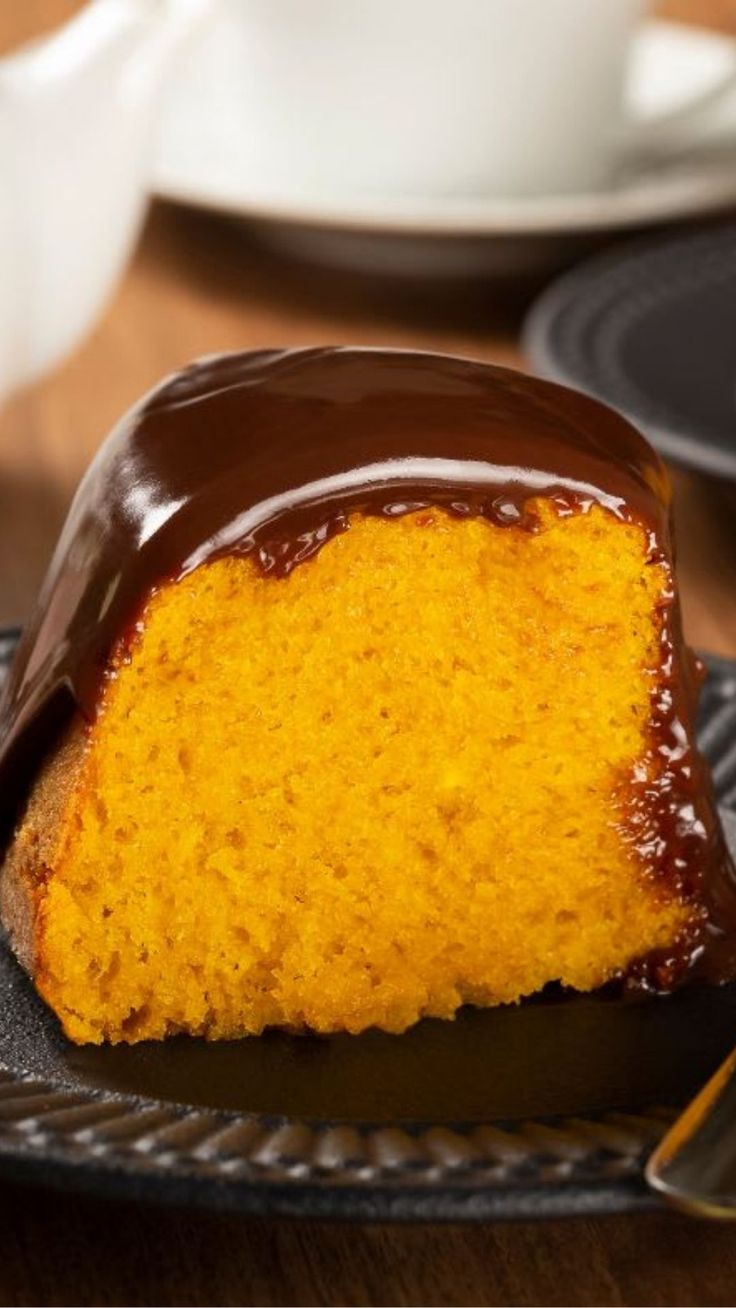 Bolo de Cenoura com Cobertura de Chocolate: Receita de Vó Atualizada para Arrasar na Cozinha