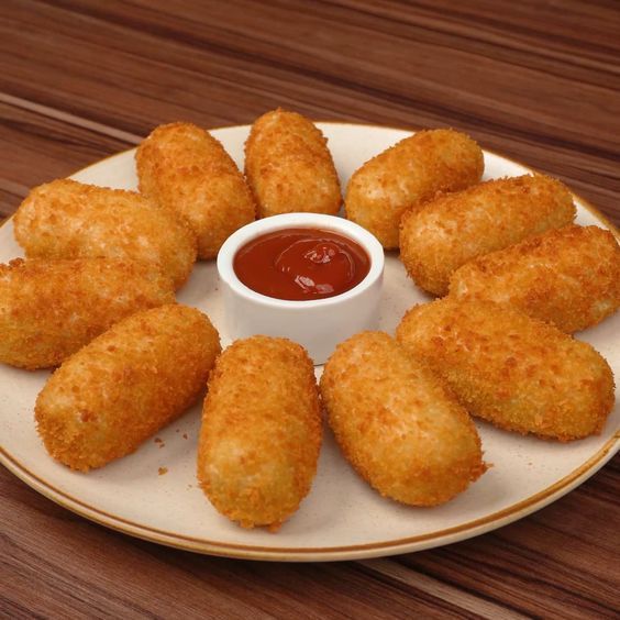 Enroladinho de Salsicha Crocante: Frito e Irresistível