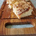 Receita de Cuca de Goiabada com o Dobro de Farofa Açucarada