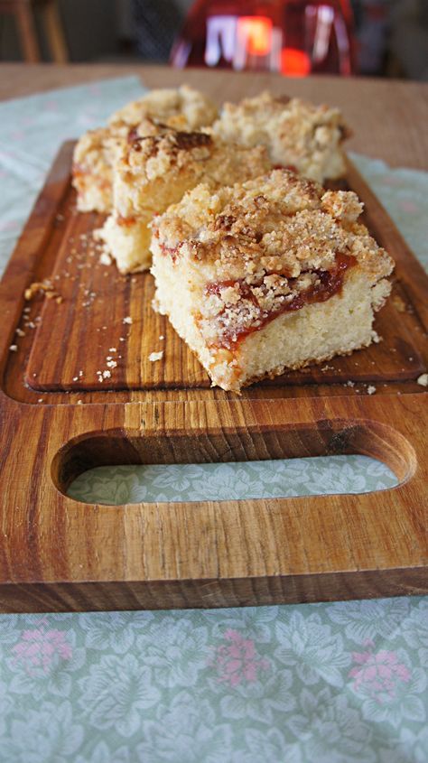 Receita de Cuca de Goiabada com o Dobro de Farofa Açucarada