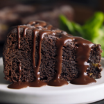 Bolo Recheado de Chocolate: Delícia Irresistível Pronta em 60 Minutos!