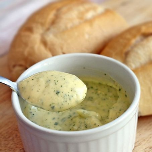 Como Fazer Creme de Alho Cremoso em 10 Minutos – Receita Fácil e Irresistível com Piracanjuba e Nestlé