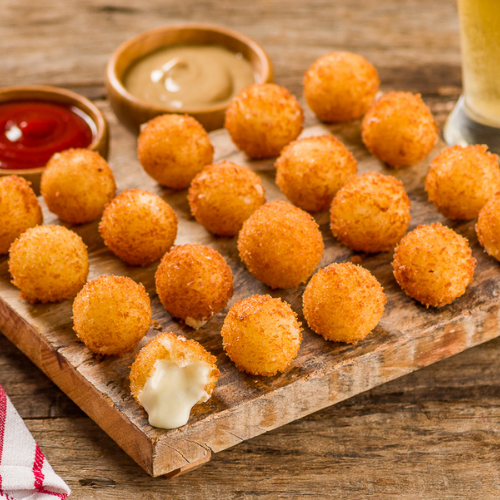Bolinhas Crocantes de Queijo em 30 Minutos – Receita Irresistível com Queijos Piracanjuba!