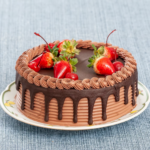 Bolo de Aniversário de Chocolate com Morango Perfeito em 60 Minutos – Receita Irresistível!