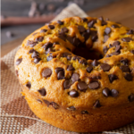 Bolo com Gotas de Chocolate Nestlé – Fácil e Delicioso em 40 Minutos!